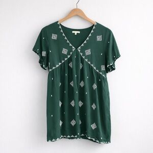 🎅 3/$15 SALE BaeVely Green Embroidered Babydoll Dress M